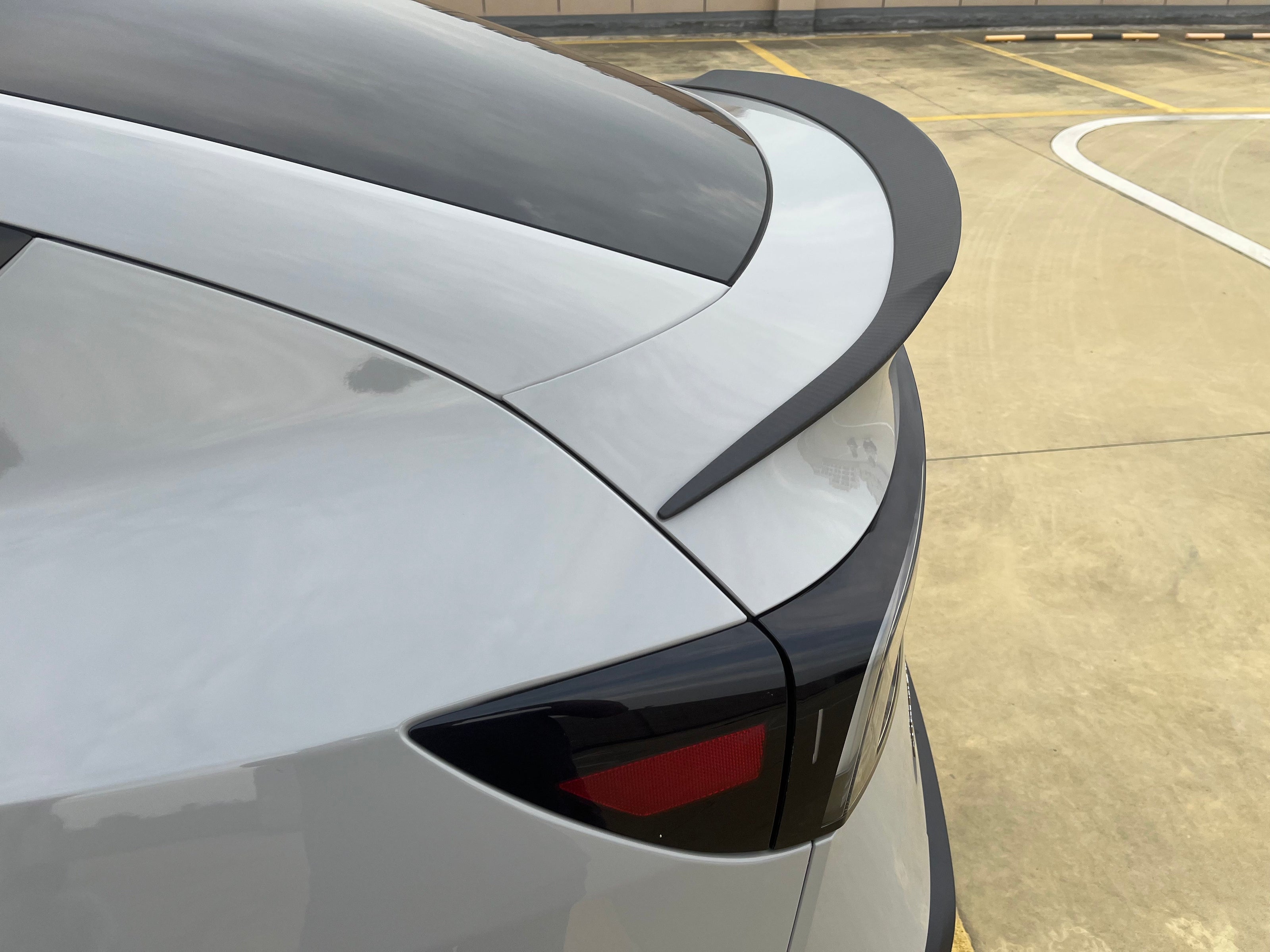 2025 Tesla Model Y Juniper Dry Real Carbon Fiber Rear Trunk Spoiler – YL Style